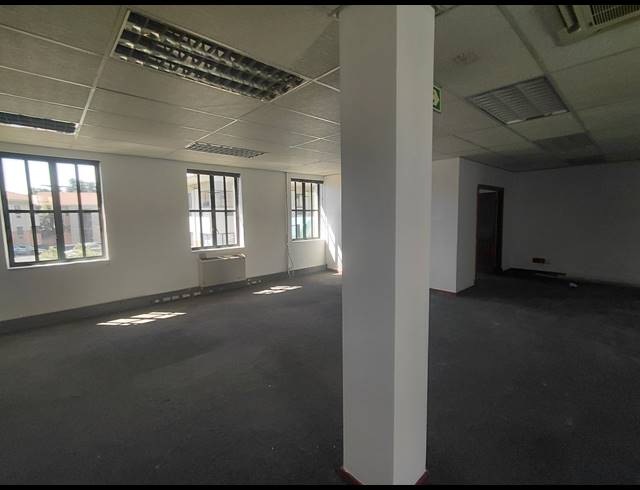 173M² OFFICE TO LET IN BRYANSTON
